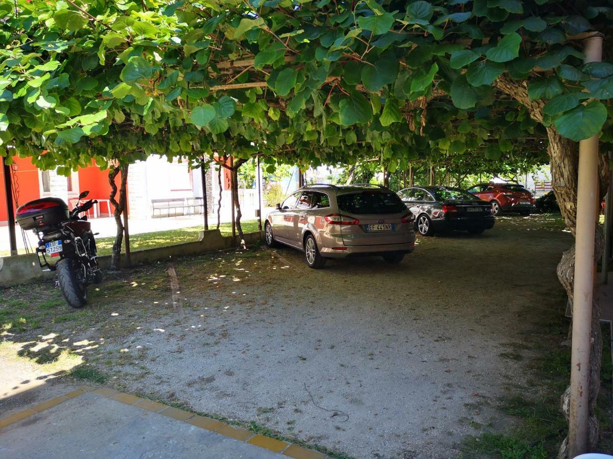 Bed & Breakfast Anita Medulin Bagian luar foto